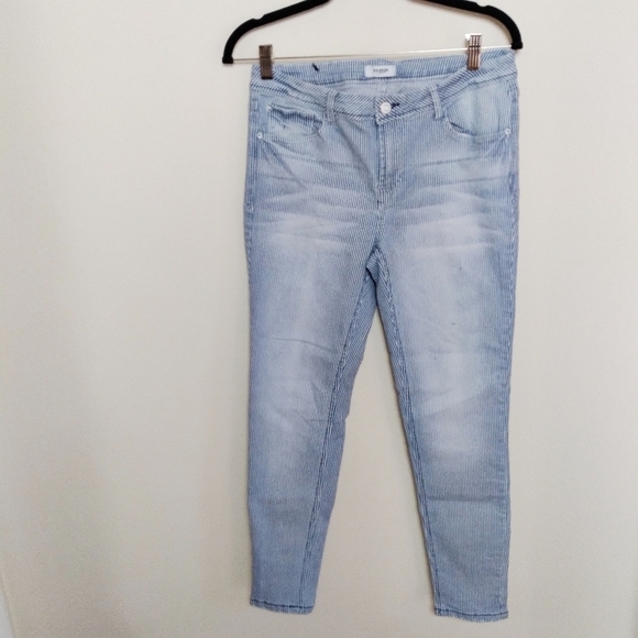 Kensie Light Wash Pinstripe Effortless Ankle Midrise Jeans 8/29 - Picture 1 of 9